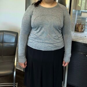 Lululemon Athletica Gray Women's long sleeve shirt used good condition